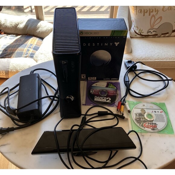 Microsoft Xbox 360 S Model 1439 Black 250GB Console Kinect cords 3 Games WORKING - Picture 1 of 16
